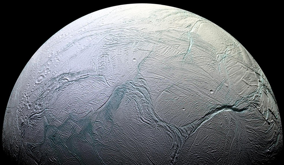 Enceladus é uma das luas de Saturno — Foto: NASA/Divulgação 