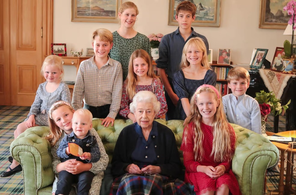 Imagem da Rainha Elizabeth II com os netos também teria sido editada, aponta Getty Images — Foto: Prince and Princess of Wales/Kensington Palace