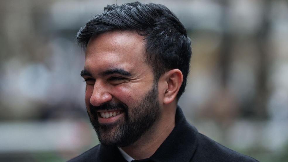 Mamdani, prefeito recém-eleito de Nova York, colocou o custo de vida no centro da sua campanha — Foto: BBC News fonte