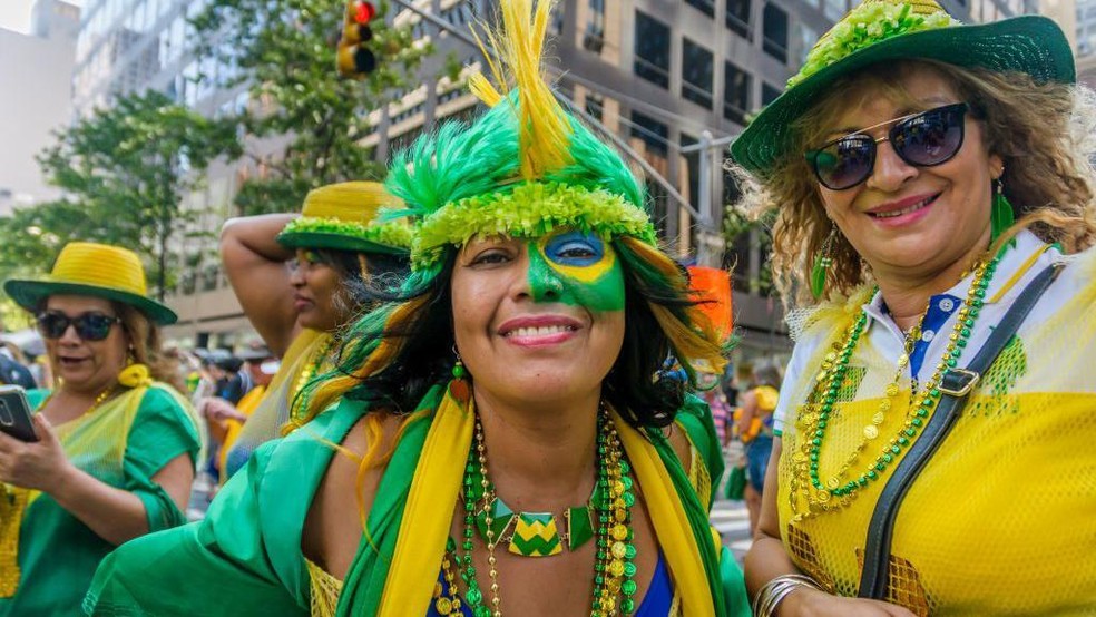 No Brasil, identidade brasileira é muito mais forte do que a latino-americana, aponta pesquisa — Foto: BBC News fonte