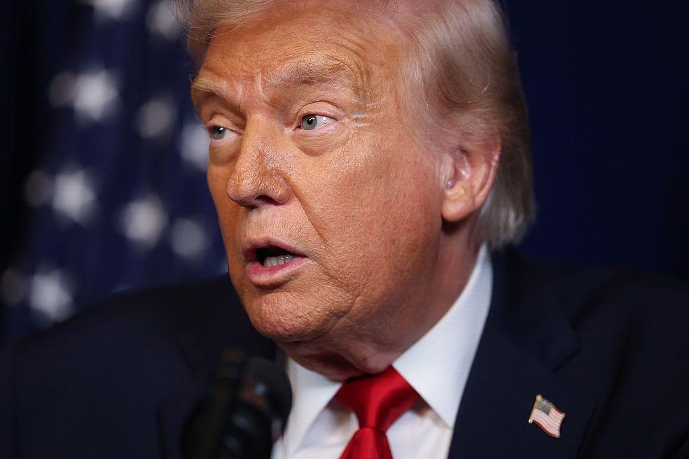 Donald Trump afirmou, em entrevista, que assistiu a captura de Maduro em 'tempo real, como um programa de TV' — Foto: BBC News fonte