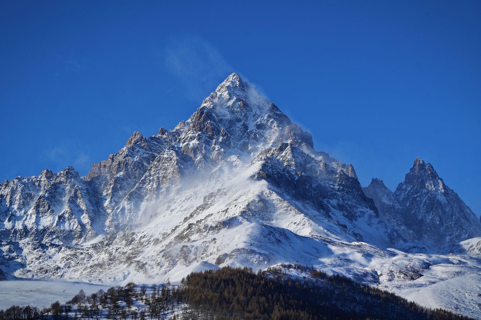 O Monviso, ou Monte Viso, é uma montanha dos Alpes italianos com 3.841 metros de altitude — Foto: BBC News fonte