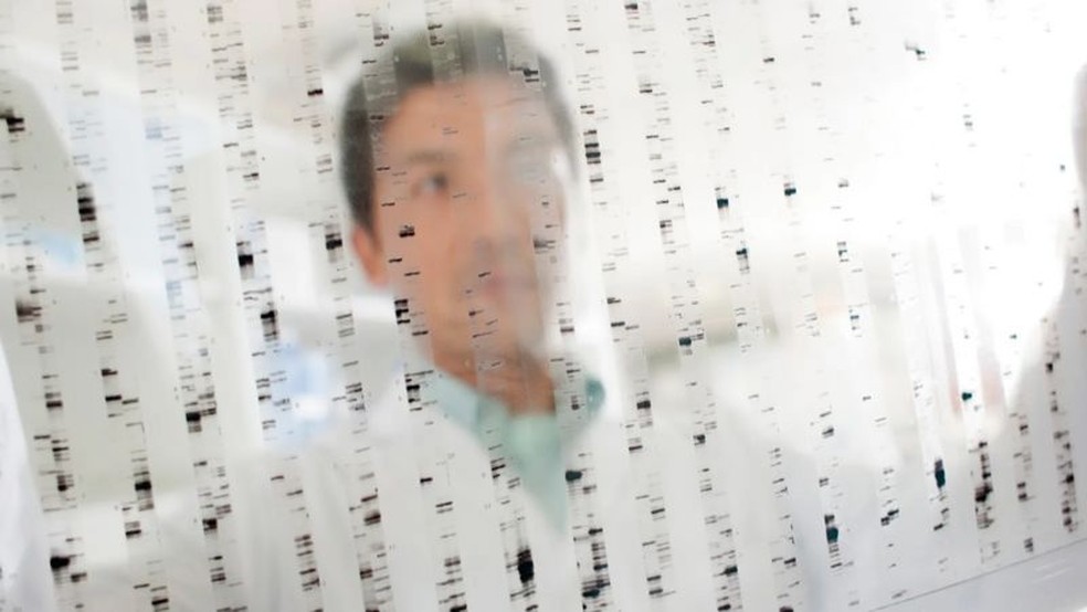 O Projeto Genoma Humano foi 'completado' 20 anos atrás, mas muitas informações contidas no DNA ainda estavam faltando — Foto: GETTY IMAGES/VIA BBC