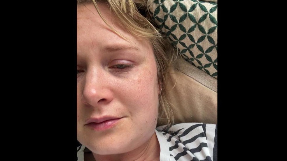 Beth Parsons teve sintomas graves de hiperêmese gravídica (HG) da quinta à 17ª semana de gestação — Foto: BBC News fonte