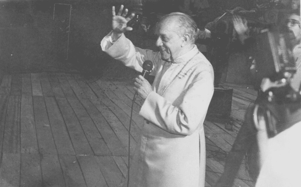 Hélder Câmara no início dos anos 1980: 'Problema de negro acaba se ligando com todos os grandes problemas humanos', disse na Missa dos Quilombos — Foto: BBC News fonte