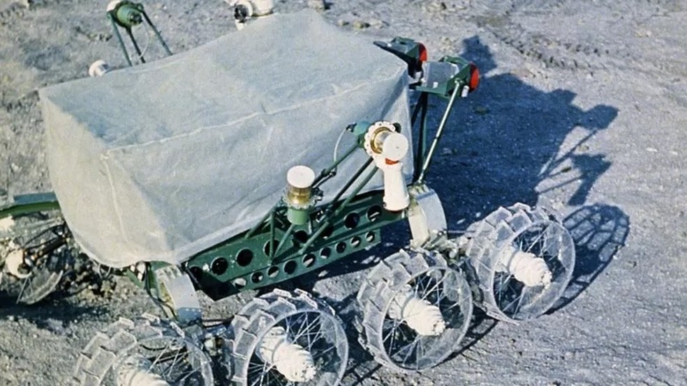 Teste para rover lunar soviético Lunokhod 1 em 1976; Rússia não envia uma missão à Lua há 46 anos — Foto: Getty Images via BBC News