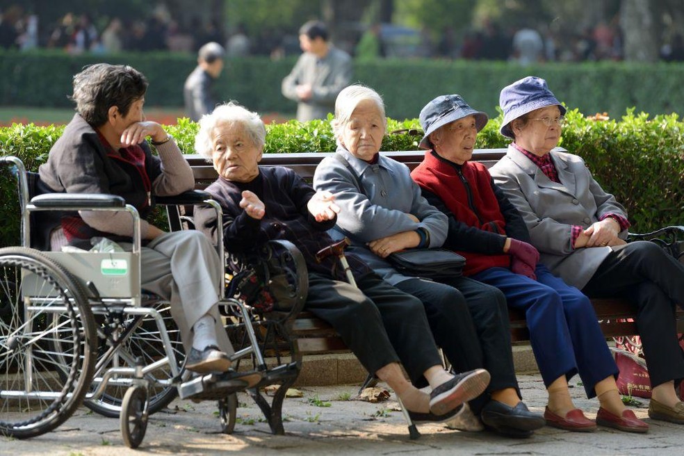 Nos últimos anos, os cientistas têm se mostrado especialmente interessados no papel das bactérias intestinais no envelhecimento — Foto: BBC News fonte