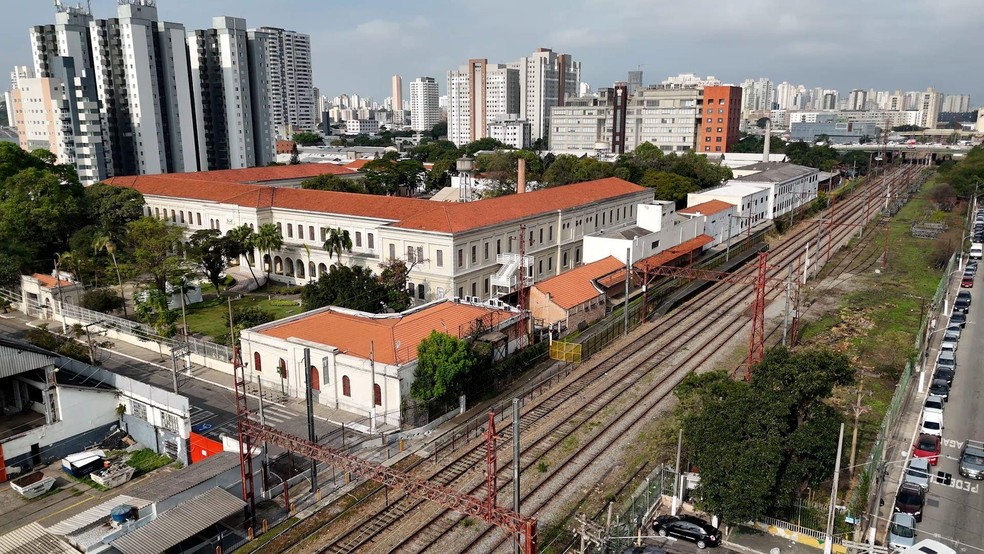 A antiga Hospedaria de Imigrantes do Brás recebeu cerca de 3 milhões de pessoas em menos de um século. Hoje, funciona no prédio o Museu da Imigração — Foto: BBC News fonte