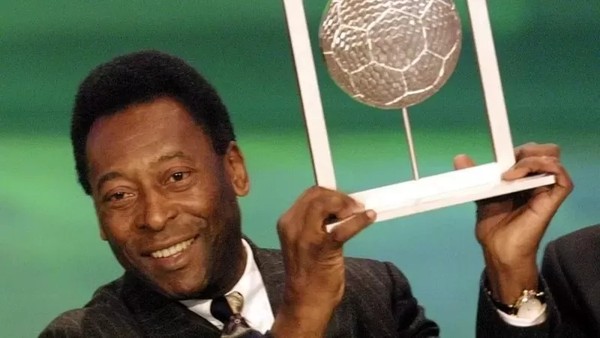 Pelé sofreu racismo, mas fez muito pela representatividade negra, diz ...