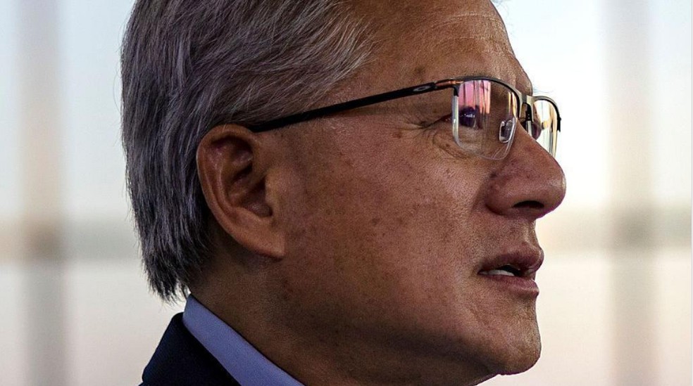 O chefe da Nvidia, Jensen Huang, está entre os líderes de tecnologia que a revista colocou na sua maior capa do ano — Foto: Getty Images via BBC News