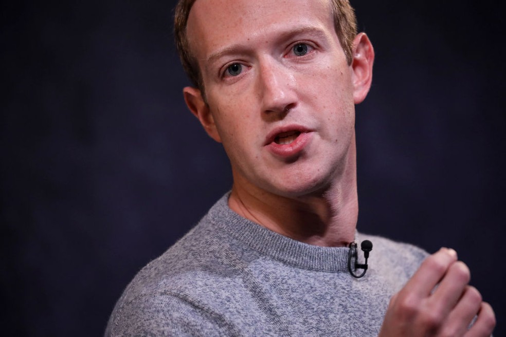 Mark Zuckerberg tem aumentado os benefícos para atrair profissionais aos escritórios da Meta — Foto: Getty Images
