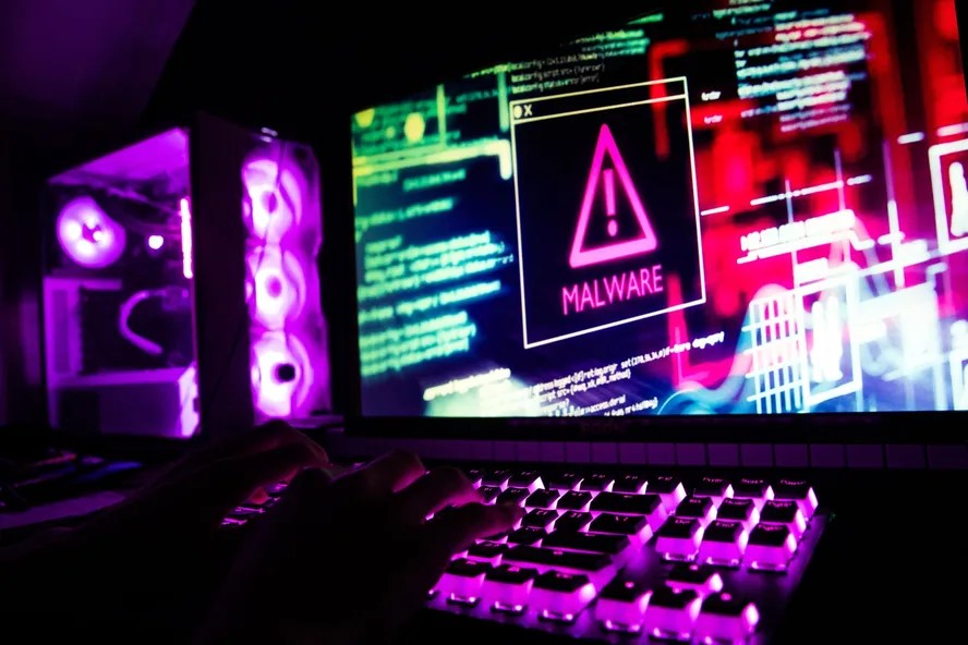 Golpistas lucraram US$10 bi com criptomoedas em 2025 com ajuda da inteligência artificial