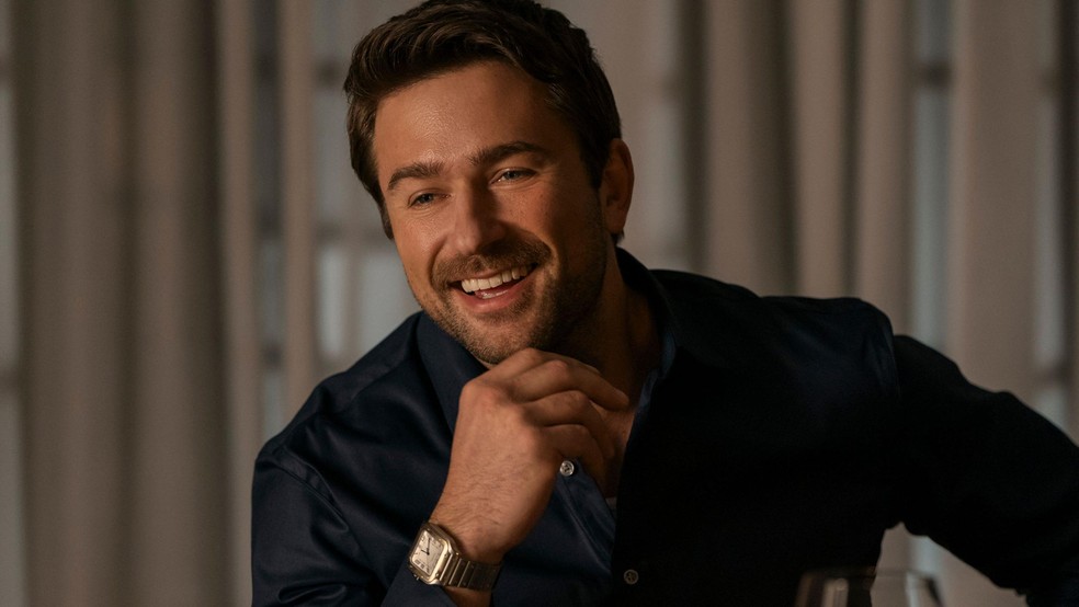 Brandon Sklenar também atuou em É Assim Que Acaba, adaptação cinematográfica do romance homônimo de Colleen Hoover — Foto: BBC News fonte