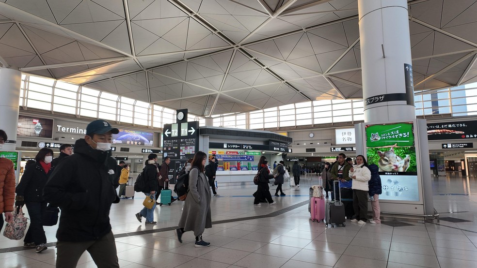 Aeroporto na cidade de Tokoname; governos no Japão estão implementando medidas mais rígidas contra a inadimplência no pagamento de taxas e impostos — Foto: BBC News fonte