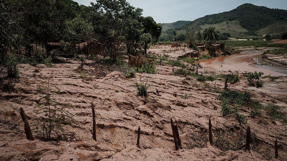 Tragédia em Mariana em novembro de 2015 foi pior desastre ambiental do Brasil — Foto: BBC News fonte