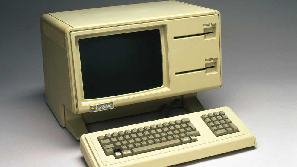 O Apple Lisa foi lançado em 1983 por cerca de US$ 10 mil (R$ 52 mil) — Foto: BBC News