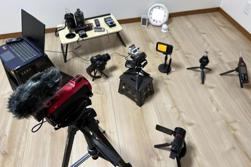 Equipamentos usados para 'certificar' ausência de fantasmas — Foto: BBC News fonte