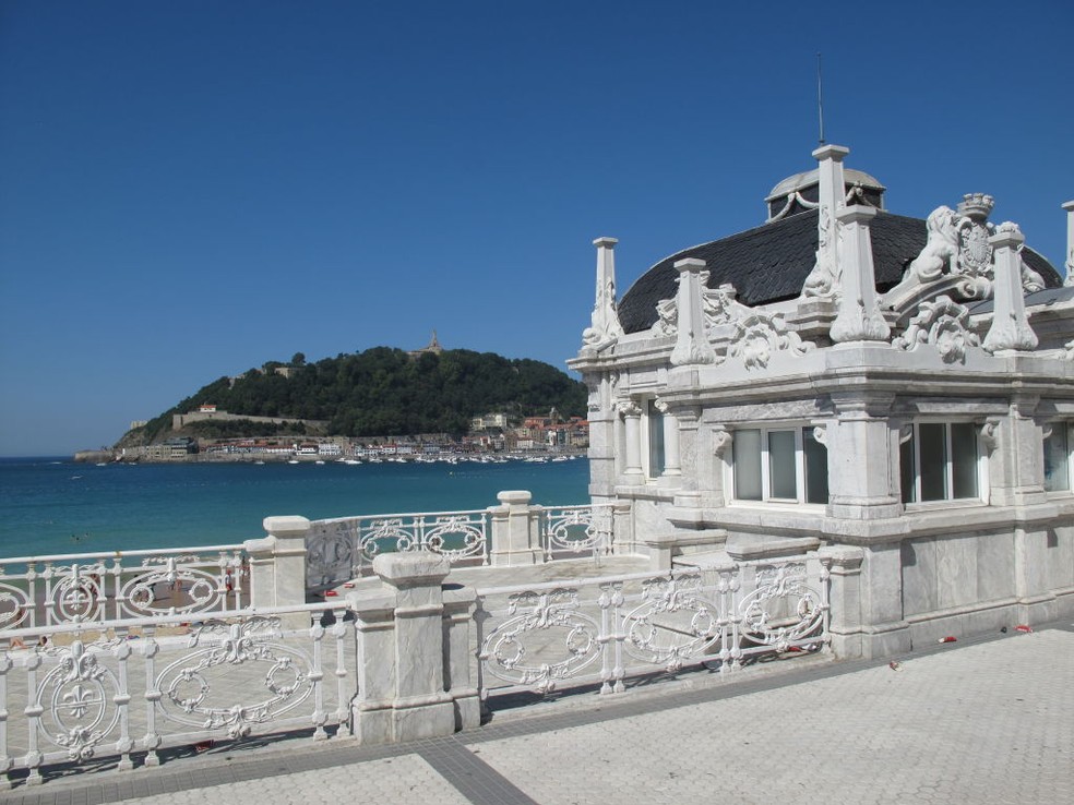 Playa de La Concha, em San Sebastian, País Basco, Espanha — Foto: Cristina Arias/Cover/Getty Images