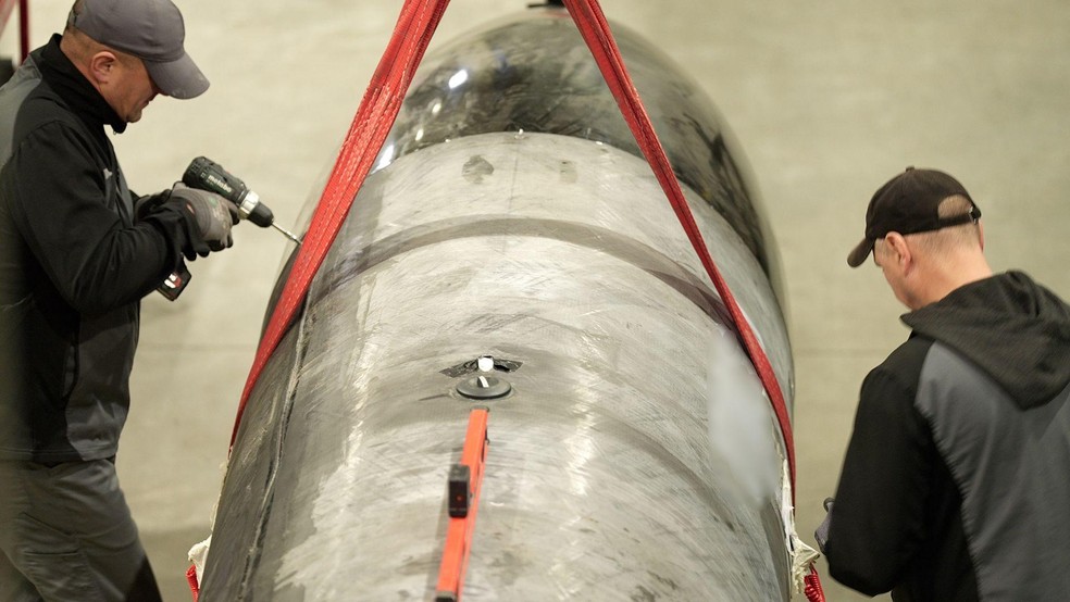 A Ucrânia, agora, produz seu próprio míssil de cruzeiro de longo alcance, que recebeu o nome de Flamingo porque seus primeiros protótipos eram pintados de rosa — Foto: BBC News fonte