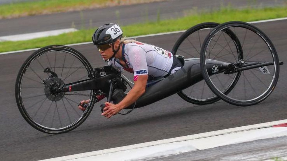 Fonte da BBC News - Foto: Oksana Masters começou como remador antes de mudar para o ciclismo