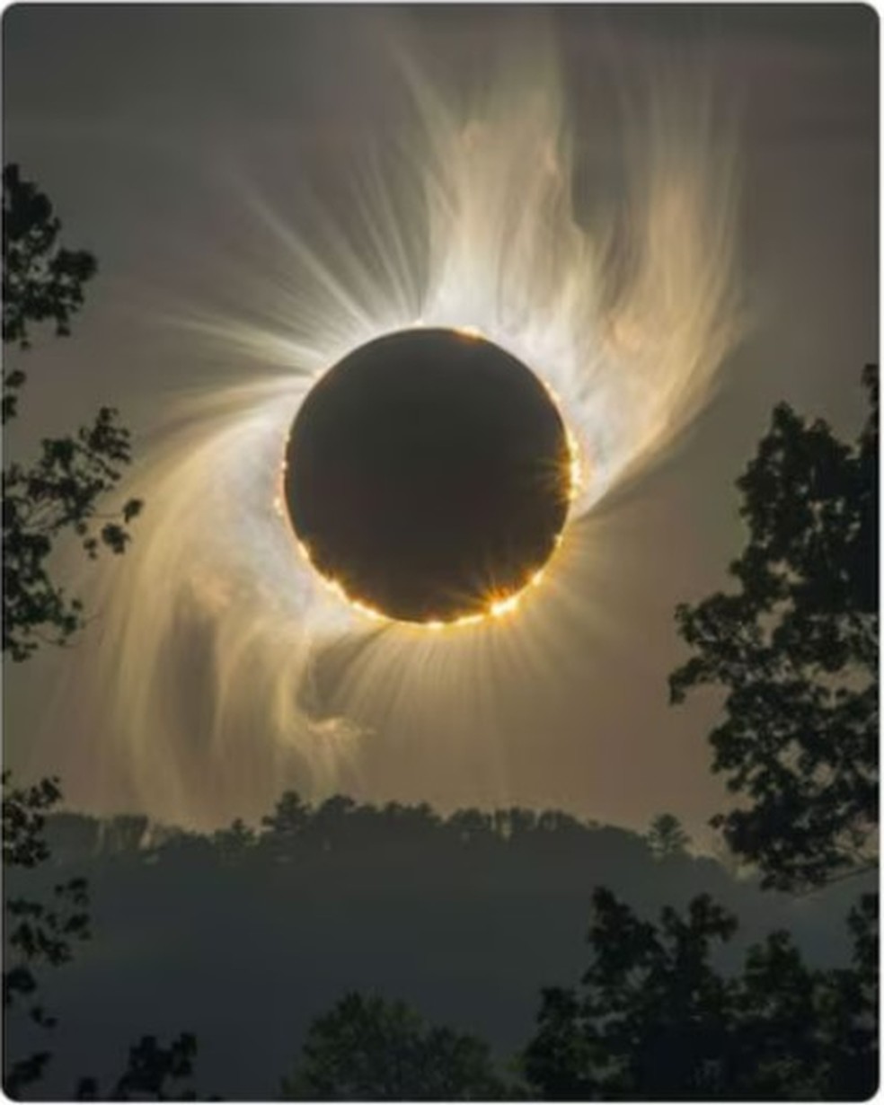 Chamada por internautas de "melhor foto do eclipse", imagem era na verdade falsa — Foto: Reprodução/Redes Sociais