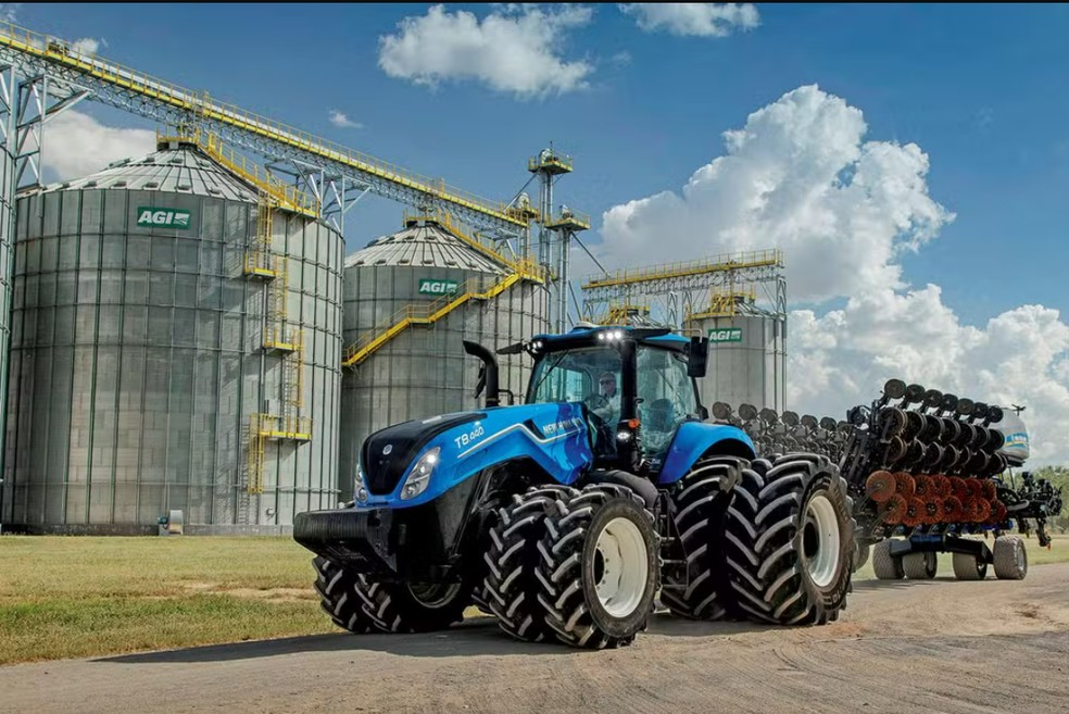 O Trator T8 da New Holland tem piloto automático e motores atualizados com novas faixas de potência — Foto: Divulgação