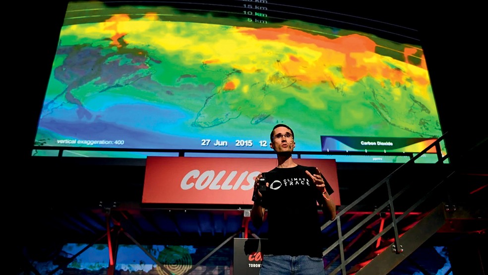 O DONO DA IDEIA - Gavin McCormick, criador e diretor-executivo da Climate Trace, fala sobre monitoramento de emissões durante o Collision — Foto: Getty Images