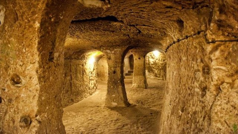 A cidade subterrânea de Derinkuyu, na Capadócia (Turquia), foi abandonada em 1923. Ela ficou totalmente esquecida até ser redescoberta, nos anos 1960 — Foto: Getty Images via BBC