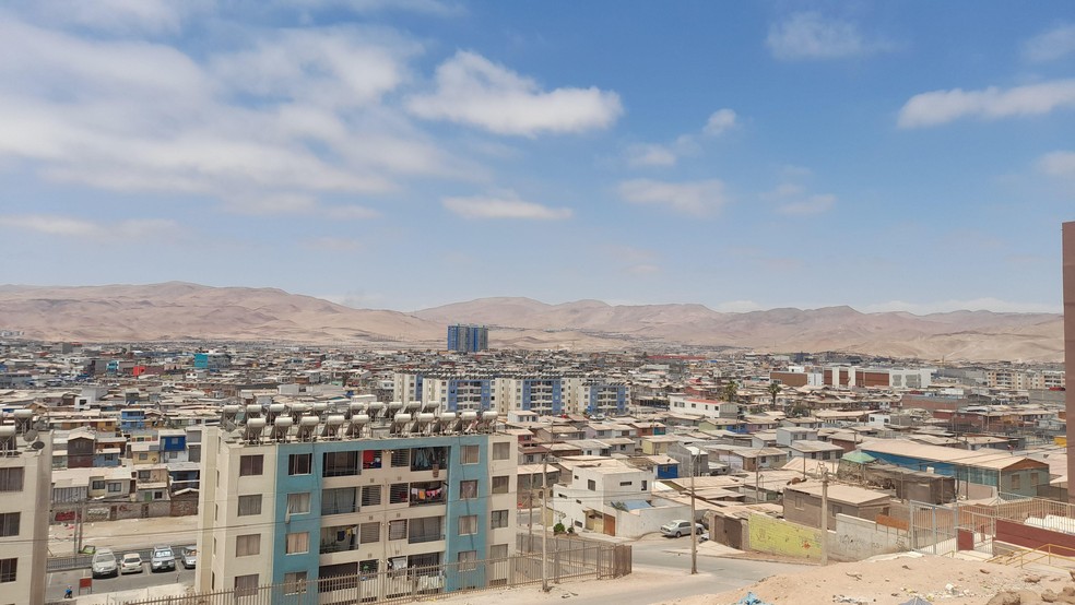 Alto Hospicio está localizada em uma das regiões mais secas do mundo, e algumas das áreas mais pobres da cidade em expansão não têm abastecimento de água seguro — Foto: BBC News fonte