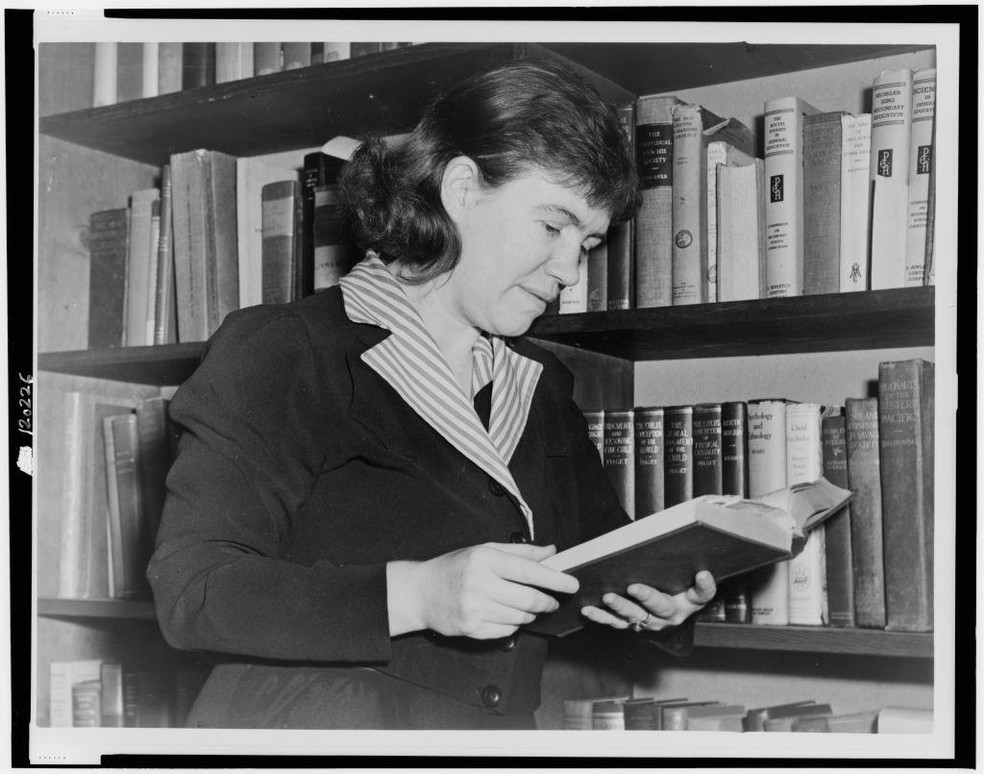 Margaret Mead, antropóloga dos Estados Unidos conhecida por seus estudos sobre papéis de gênero, cunhou o termo post-menopausal zest (entusiasmo pós-menopausa, em tradução livre) — Foto: BBC News fonte