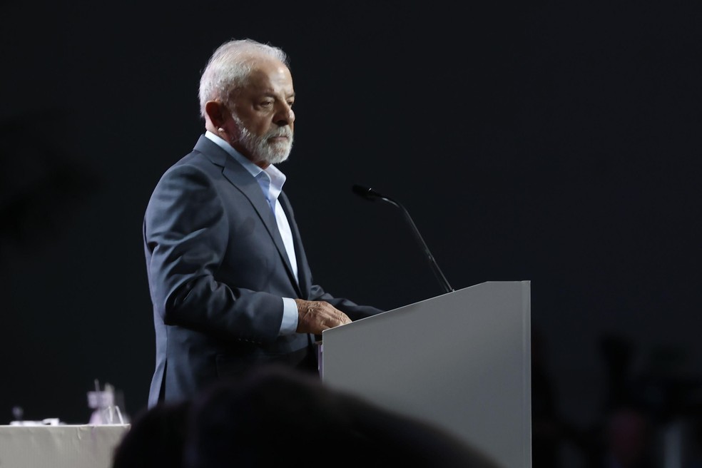 Lula durante a abertura da COP30 em Belém, quando defendeu que os países trabalhem no 'mapa do caminho' para redução do uso de combustíveis fósseis — Foto: BBC News fonte