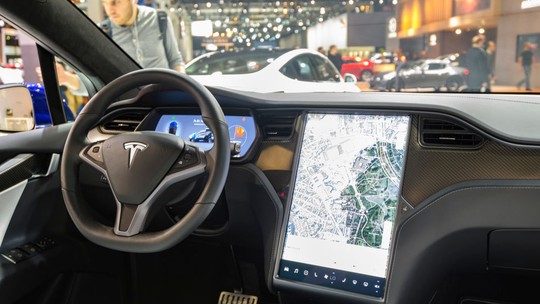 Recurso Autopilot da Tesla esteve envolvido em pelo menos 13 acidentes fatais, diz regulador dos EUA